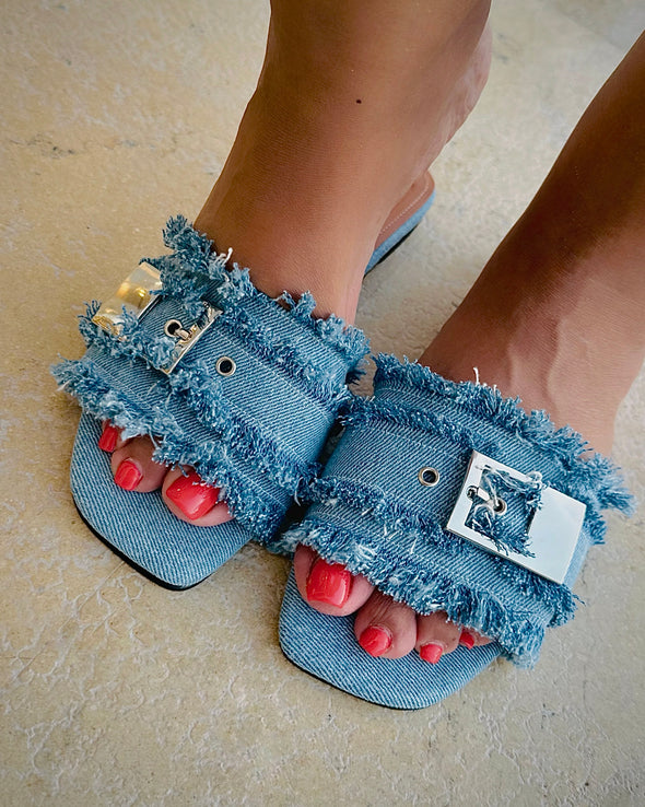 BUCKLE SLIDES - LIGHT BLUE DENIM