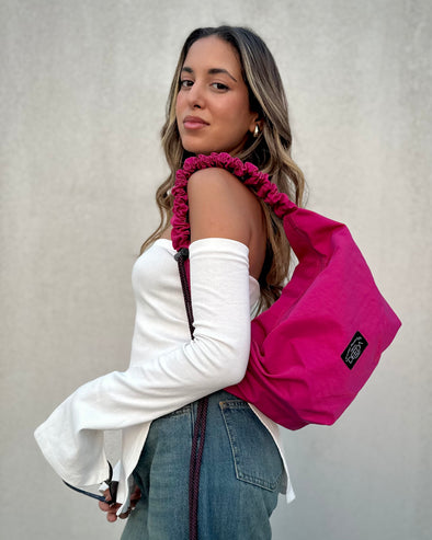 FRILLY HOBO BAG - FUCHSIA