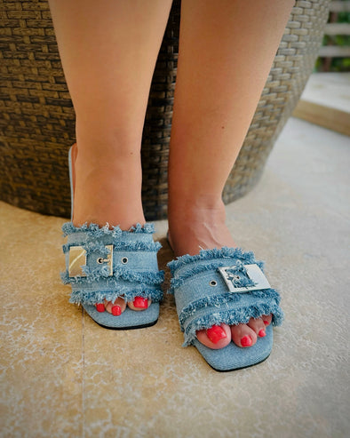 BUCKLE SLIDES - LIGHT BLUE DENIM