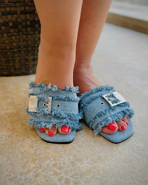 BUCKLE SLIDES - LIGHT BLUE DENIM