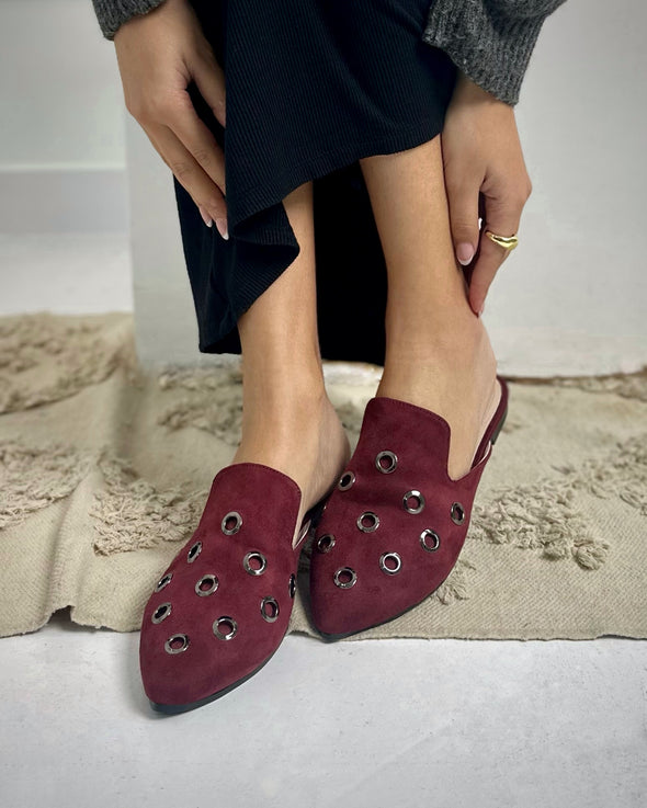 GROMMET ALMOND-TOE MULES - BURGUNDY