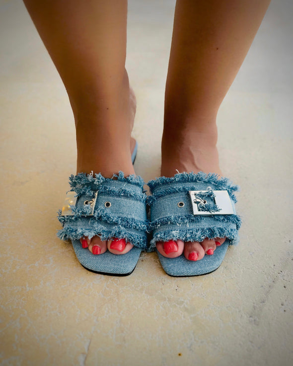 BUCKLE SLIDES - LIGHT BLUE DENIM