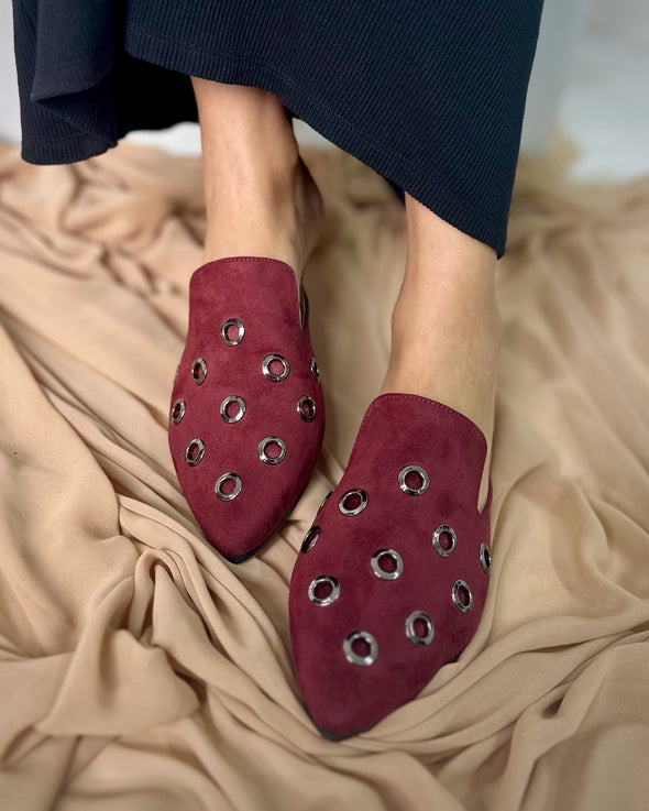 GROMMET ALMOND-TOE MULES - BURGUNDY